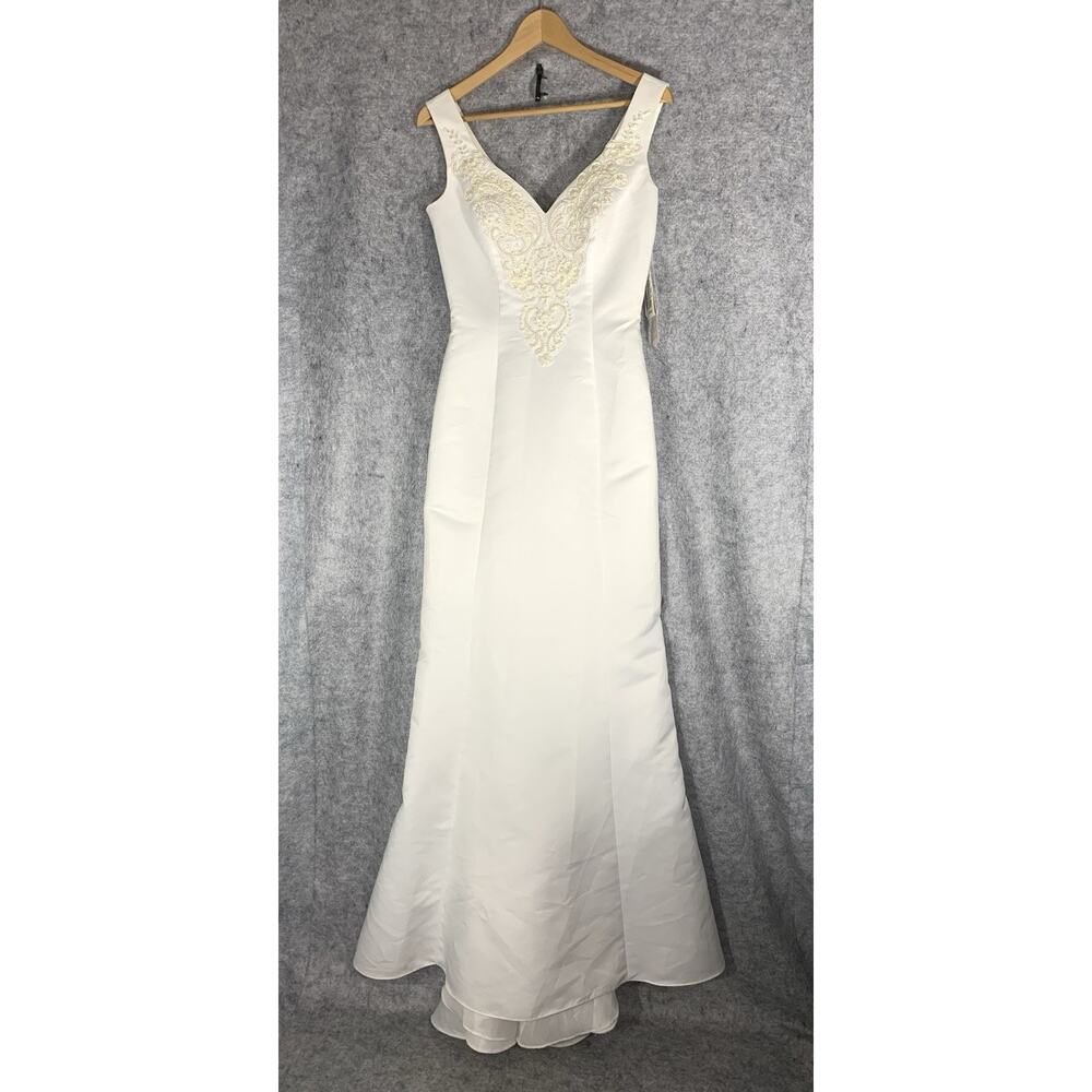 Beautiful NWT Oleg Cassini Wedding Gown Beaded Size 8 Mermaid Trumpet Elegant